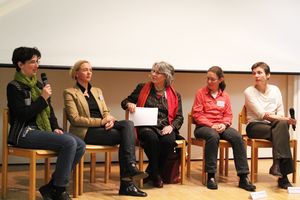 Podiumsdiskussion mit (v.l.n.r.): Prof. Dr. Ines Maria Rohlfing, Prof. Dr. Britta Kruse, Heidemarie Wüst, Prof. Dr. Silke Köhler und Prof. Dr. Juliane Siegeris