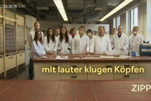 Bild aus dem RTL-Beitrag: Prof. Dr. Senz mit seinen Studierenden im Labor