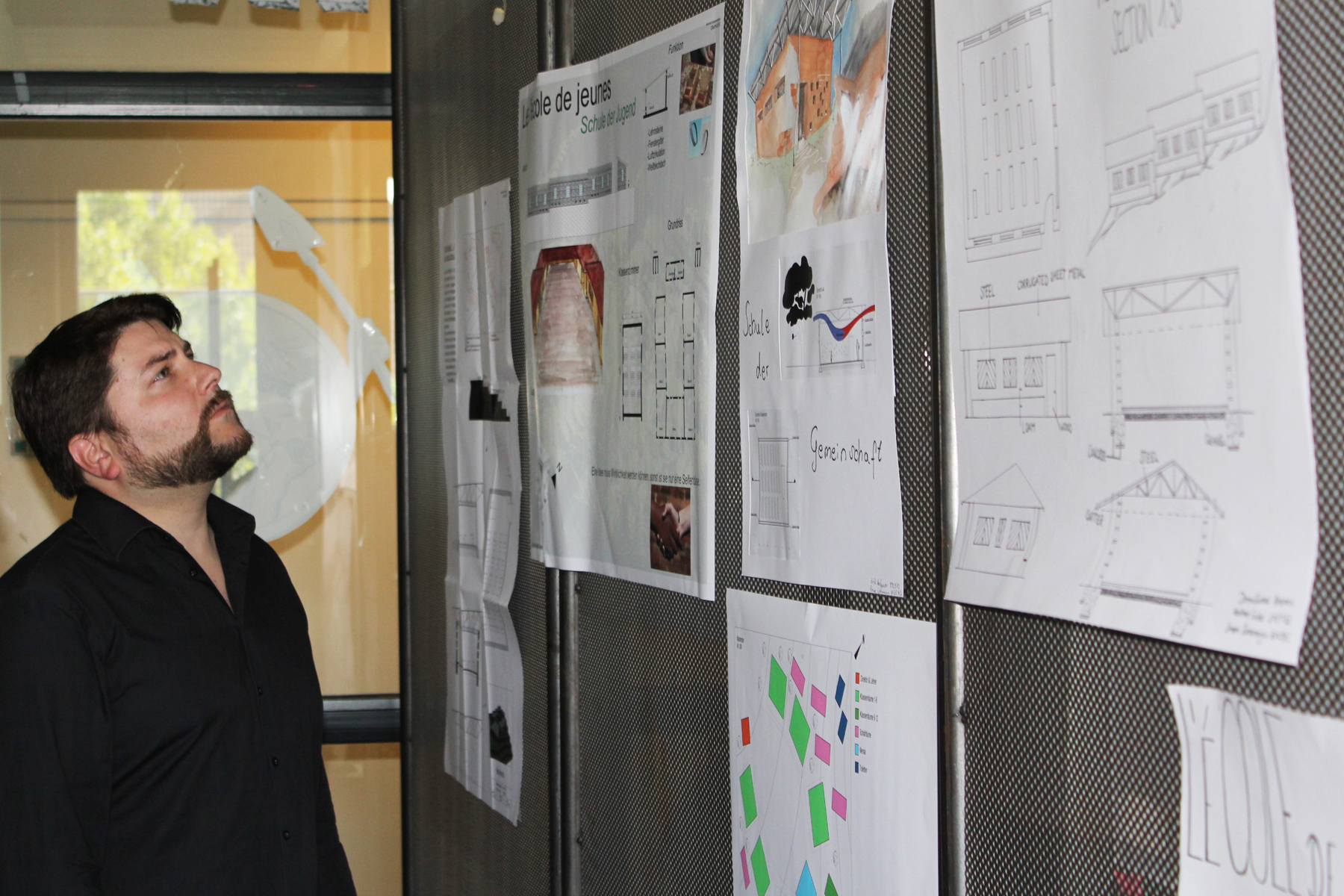 Studierende zeigen ihre Entwürfe bei der Ausstellung "Beuth in Bumbu".